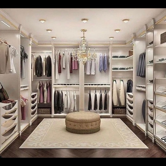 Meet your Posher, Christina - Picture 1 of 1